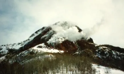 Showa-Shinzan experiencing an eruption with white steam rising into the sky