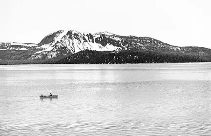 Paulina peak across a lake
