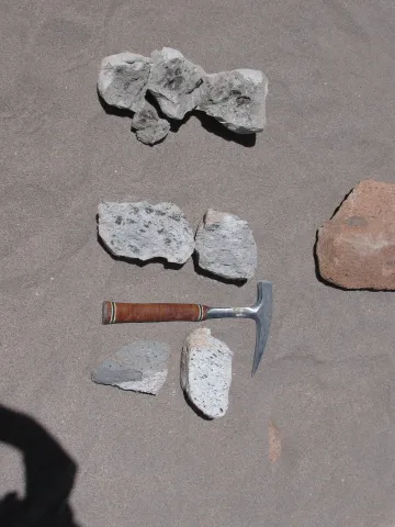 Image of different populations of pumice collected at Corrales Blancos.