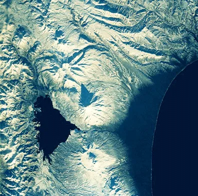 Number of volcanic structures along the shore of the Pacific Ocean