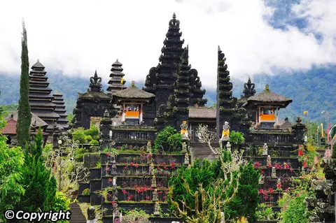 Besakih temple (from bali-indonesia.com)