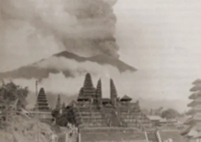 Besakih temple in the foreground, Agung's eruption going on in the background (from baliglory.com)