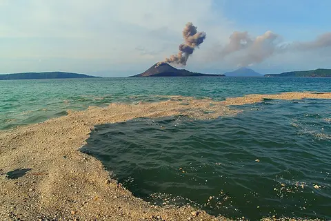 Example of a pumice raft from the Krakatau Caldera eruption in Indonesia. (Photo credit to swisseduc.ch)
