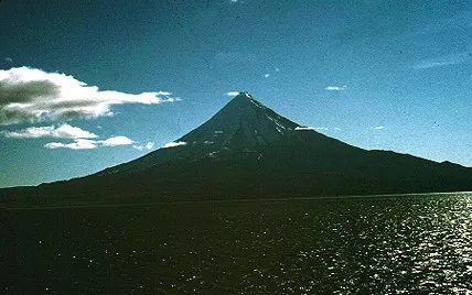 Stratovolcano that stands 10,168 ft (3100 m) above the surrounding plain and is located to the east of Kronotskoe Lake