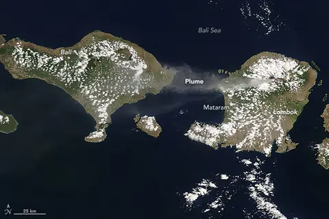 NASA satellite photo showing the ash plume from Rinjani traveling across Lombok and Bali on the 3rd of November. (Image from NASA)